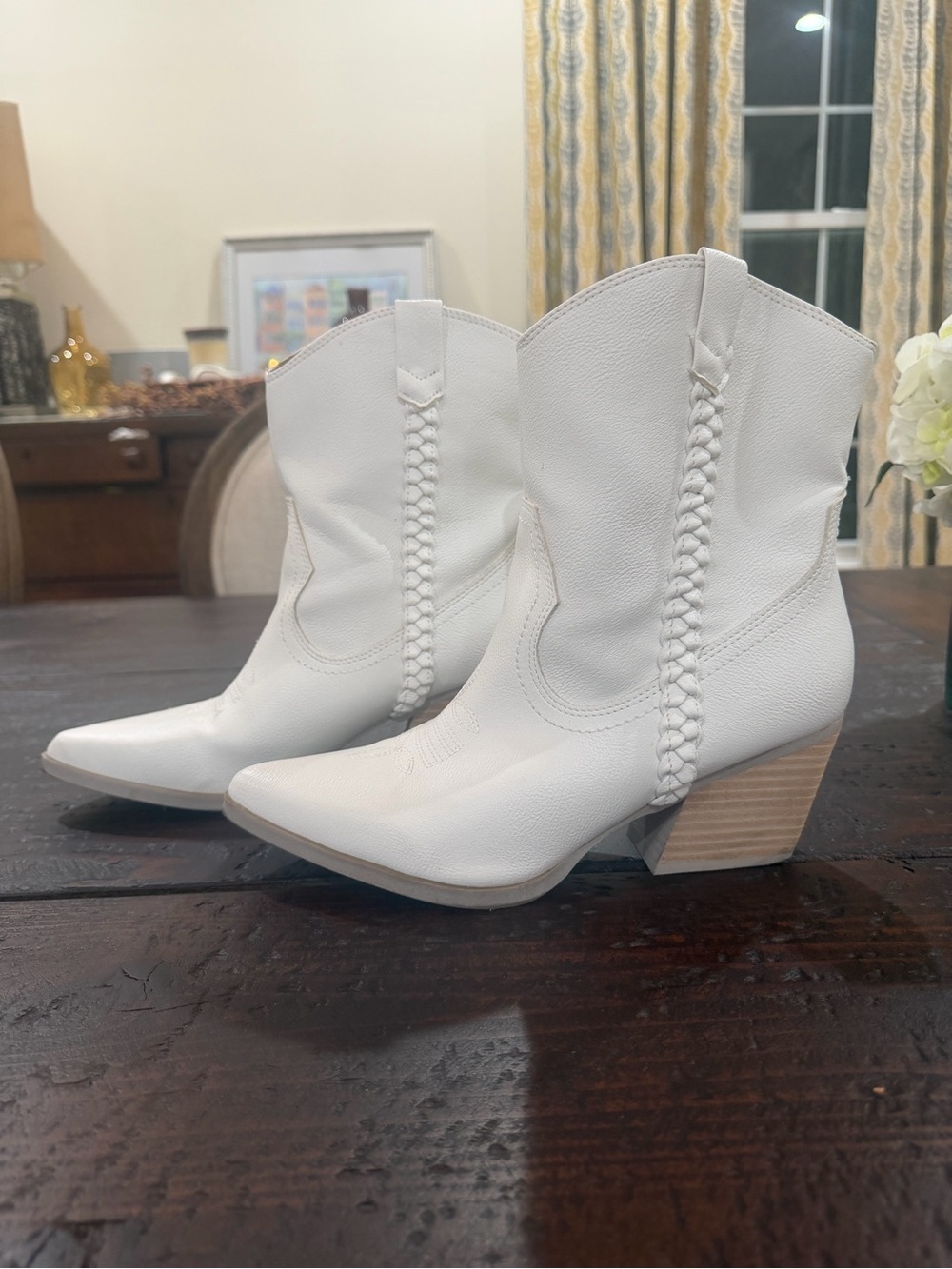 Western Coastal Cowgirl White Braided Ankle Boots DV Dolce Vita Karyn 8.5